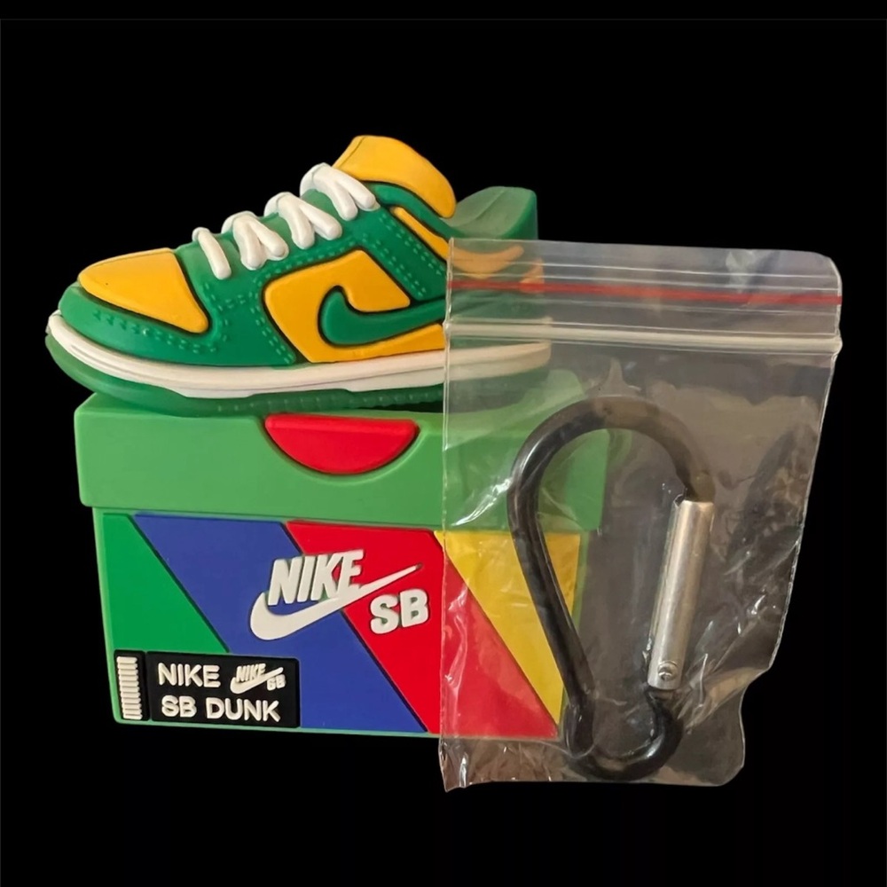 Silicone | 3D Cartoon Sneakers w Keychain | Compatible w AirPods Gen 1 & 2